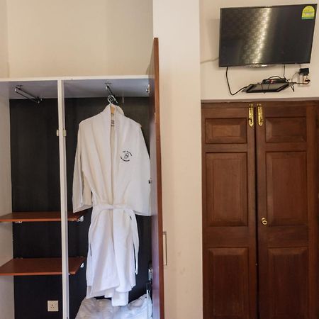 Om Shambhala Bed & Breakfast โคลอมโบ ภายนอก รูปภาพ