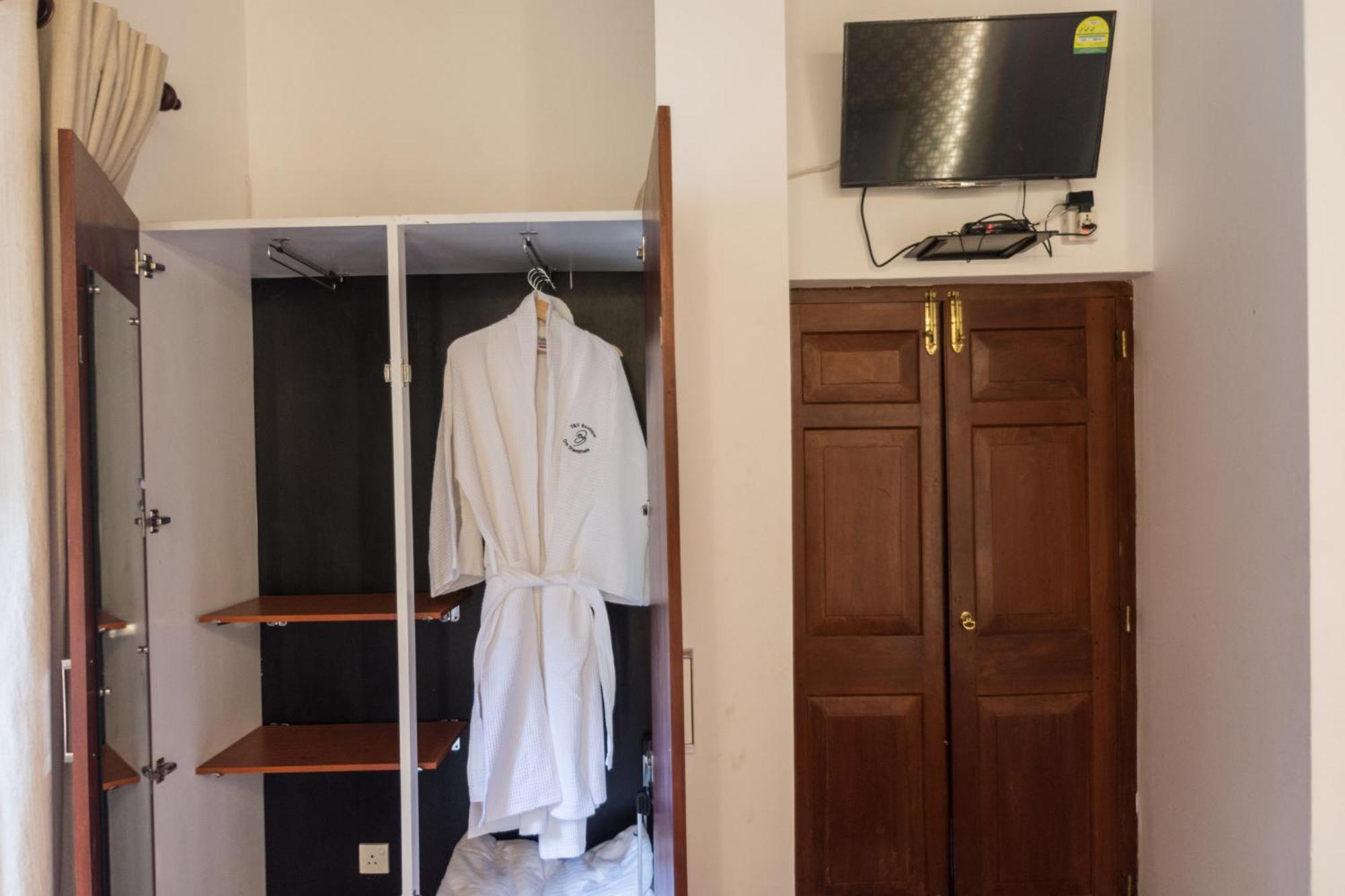 Om Shambhala Bed & Breakfast โคลอมโบ ภายนอก รูปภาพ