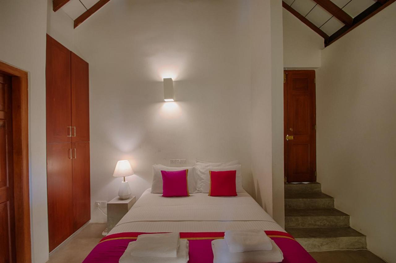 Om Shambhala Bed & Breakfast โคลอมโบ ภายนอก รูปภาพ