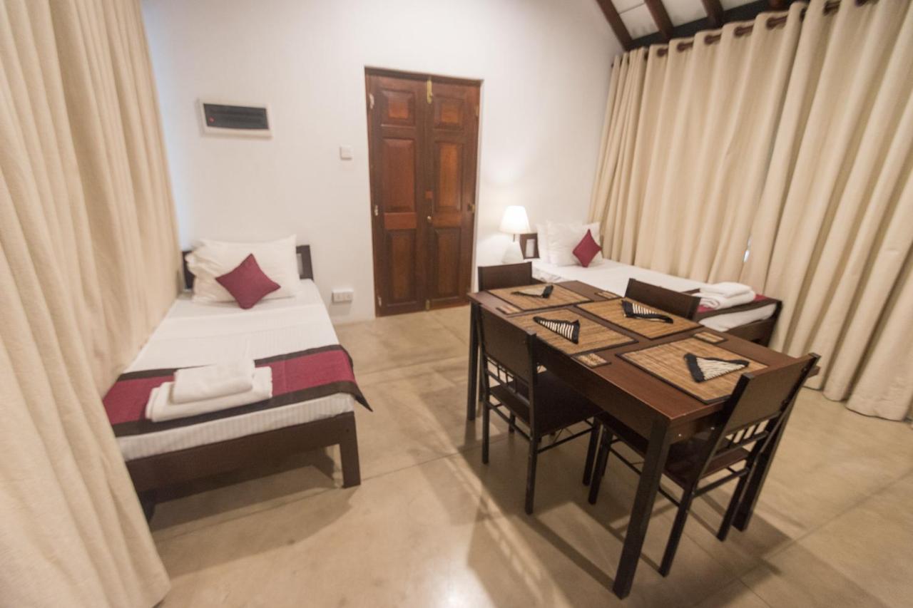 Om Shambhala Bed & Breakfast โคลอมโบ ภายนอก รูปภาพ