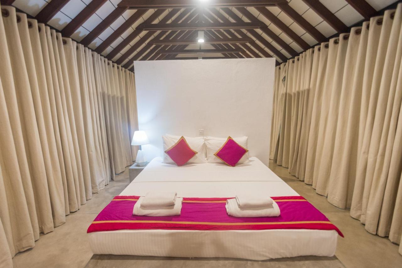 Om Shambhala Bed & Breakfast โคลอมโบ ภายนอก รูปภาพ