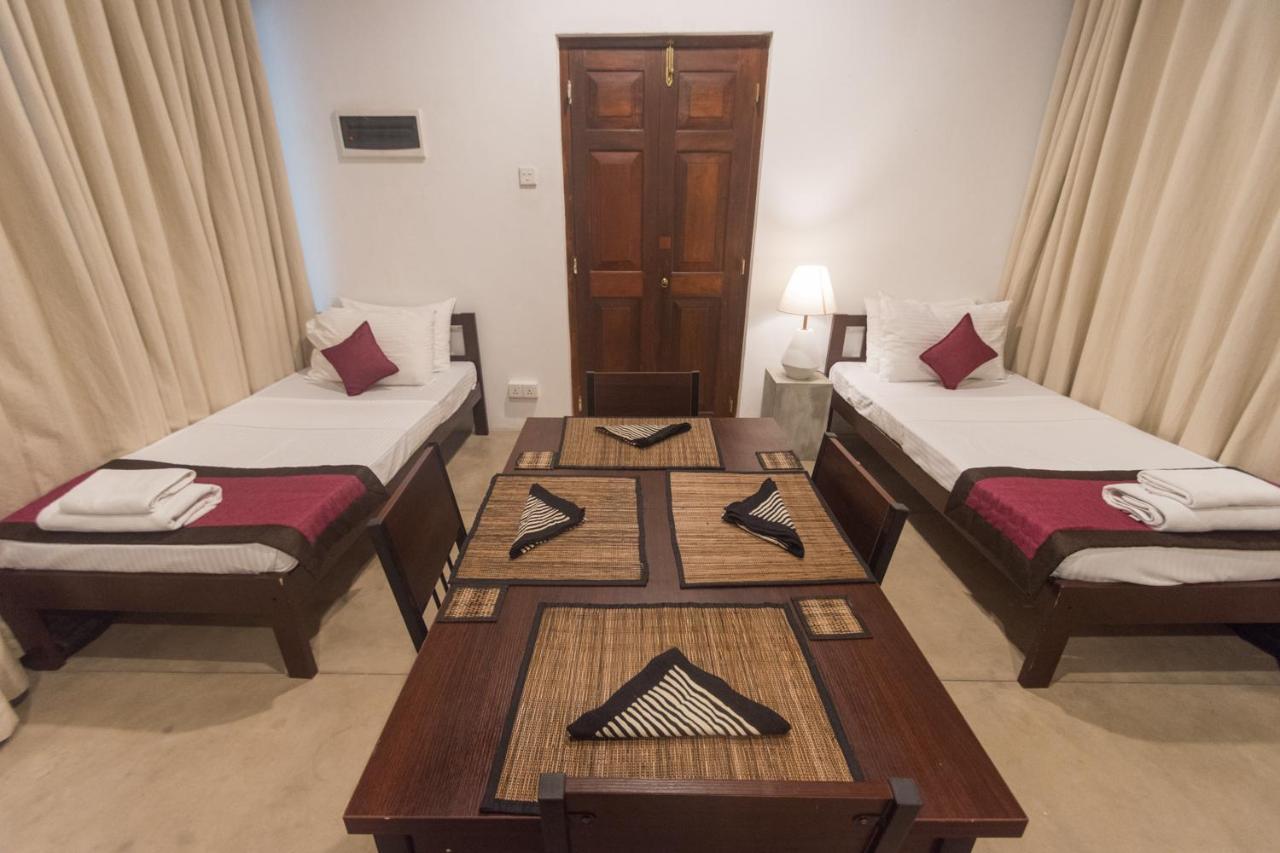 Om Shambhala Bed & Breakfast โคลอมโบ ภายนอก รูปภาพ