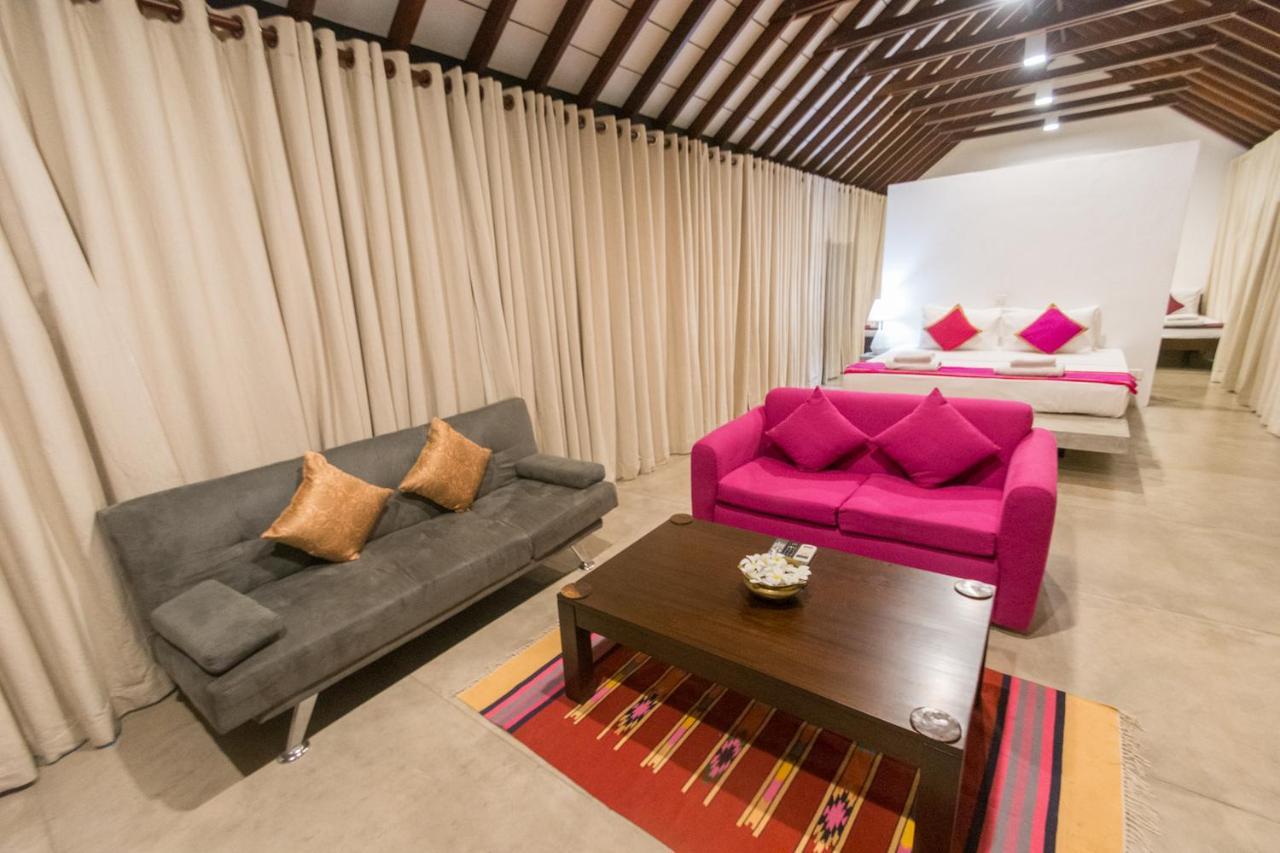Om Shambhala Bed & Breakfast โคลอมโบ ภายนอก รูปภาพ