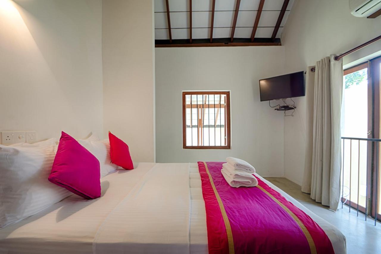 Om Shambhala Bed & Breakfast โคลอมโบ ภายนอก รูปภาพ