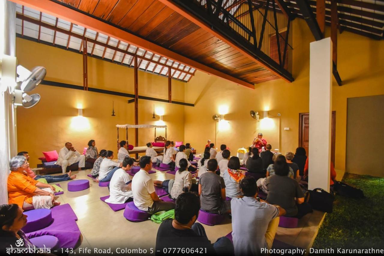 Om Shambhala Bed & Breakfast โคลอมโบ ภายนอก รูปภาพ